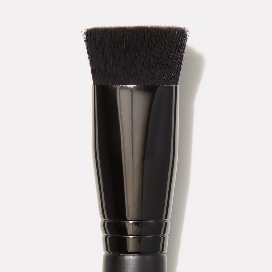 triangular-buffing-foundation-brush-d6 85106_b_TriangularBuffingFoundationBrushwebA.jpg