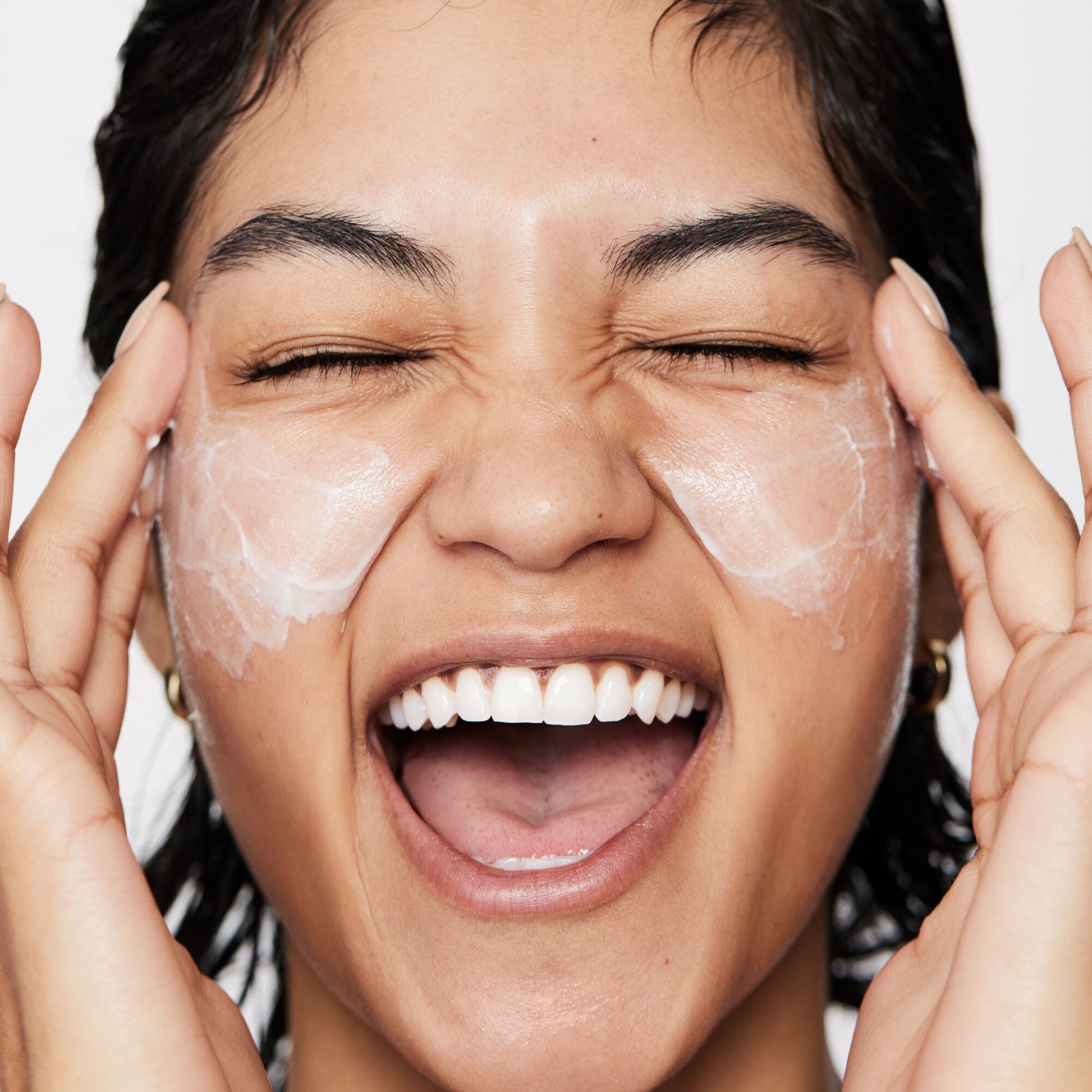 pure-skin-moisturizer-b0 040822_Model_Pure-Moisturizer_200_RT2-V1_RGB040822_Model_Pure-Moisturizer_200_RT2-V1_V1_IGF.jpg