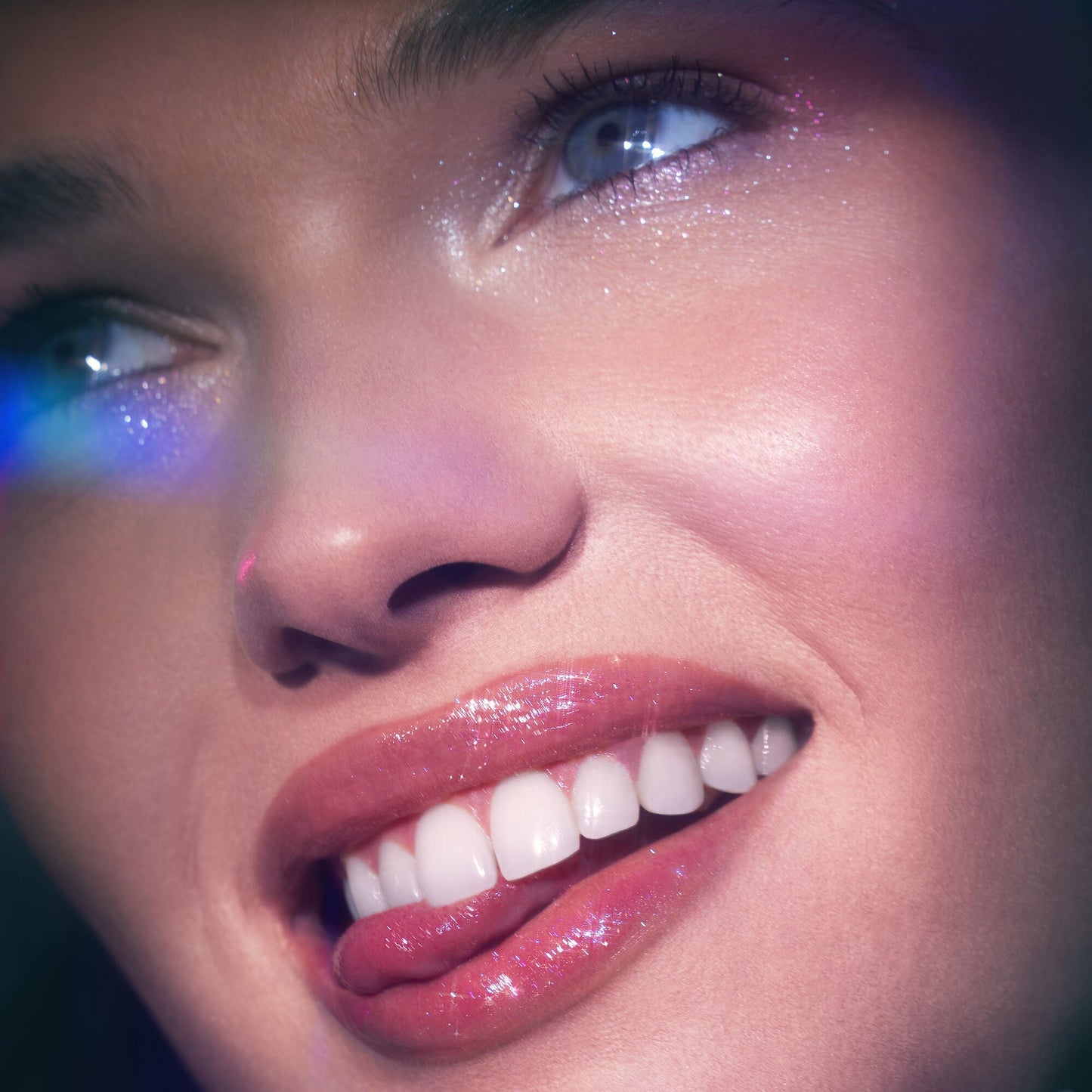 glow-reviver-lip-oil-glimmer-q7 053124_Lily_LipOil_OFace_FineAsFleck_0315_v4_RGB_IGF.jpg