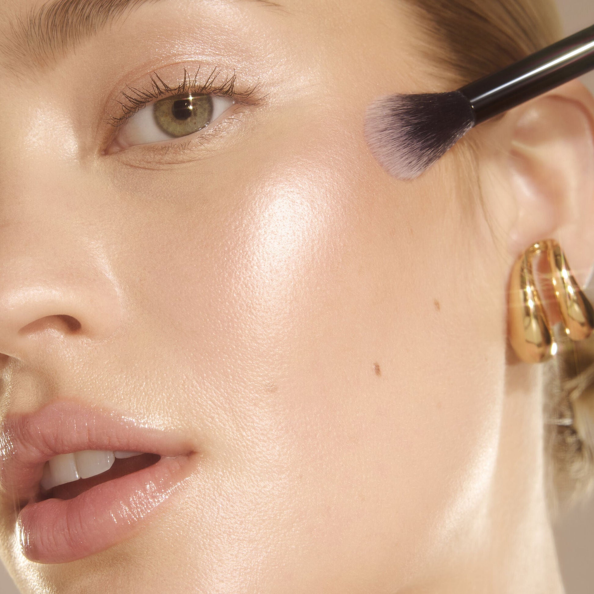 high-points-highlighter-brush-h2 060325_Genevieve_HGPH_Brush_2467_v2_RGB_IGF.jpg