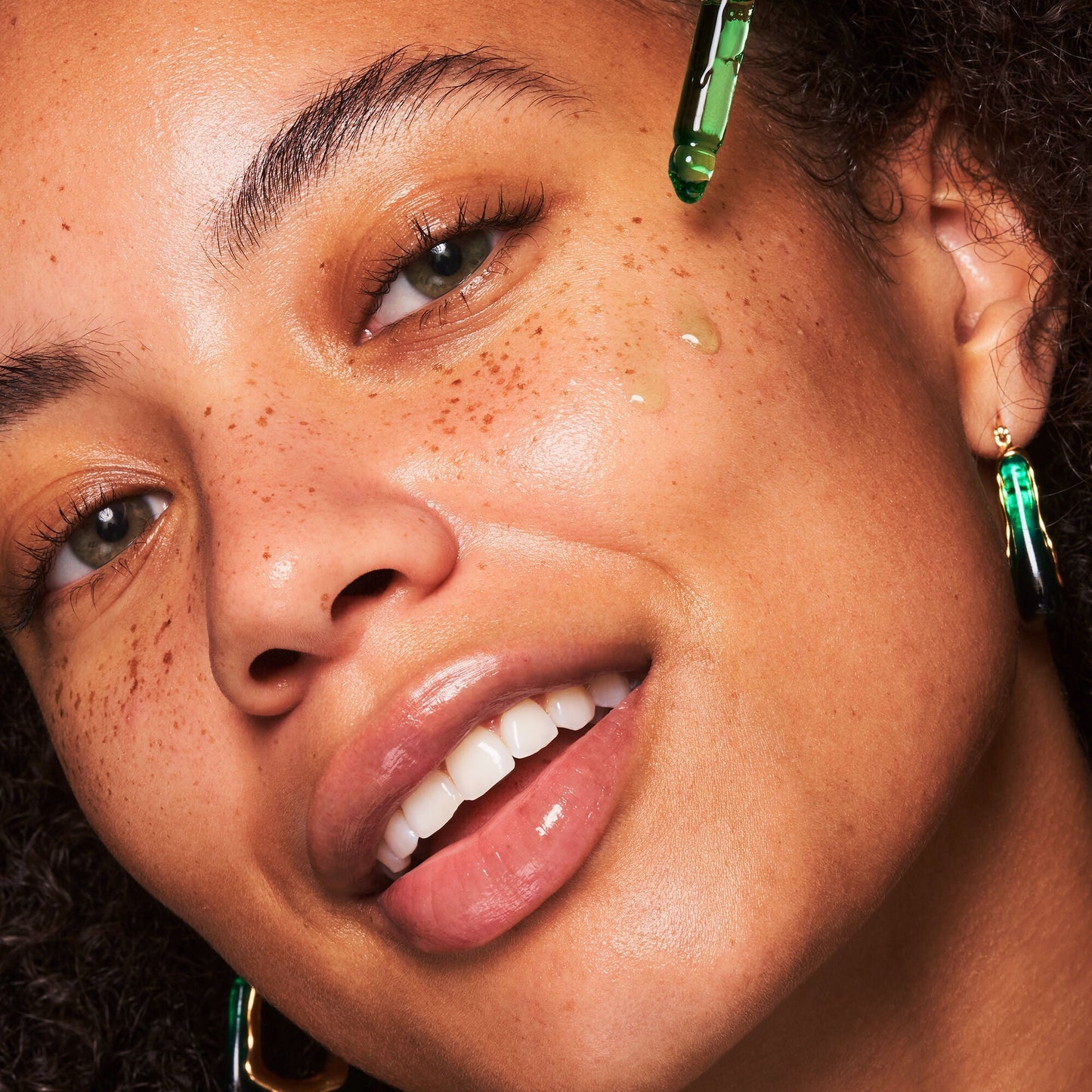 plz-clarify-facial-oil-y0 100924_SKIN_Drew_PlzC_App_005_v1_RGB_IGF.jpg