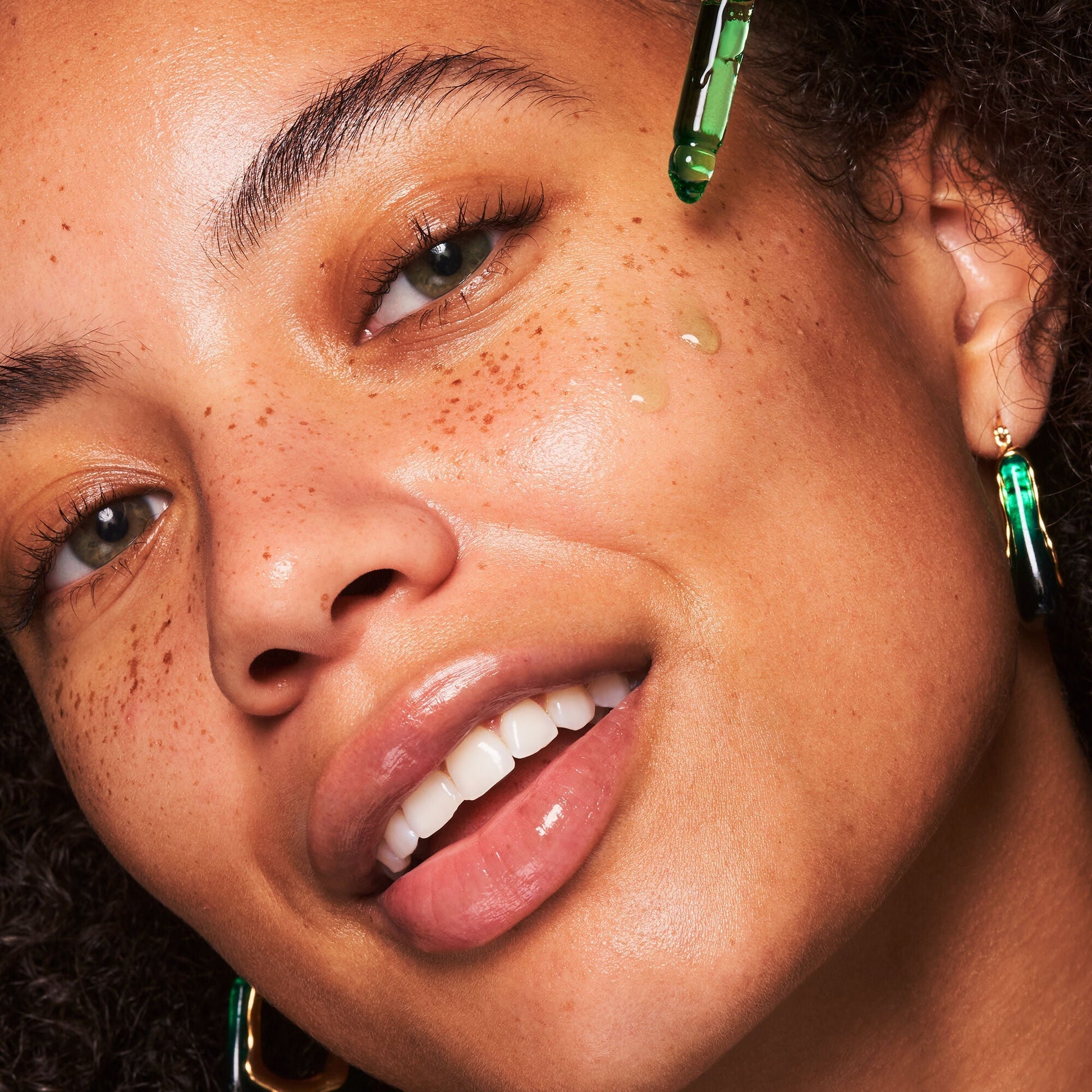 plz-clarify-facial-oil-y0 100924_SKIN_Drew_PlzC_App_005_v1_RGB_IGF.jpg