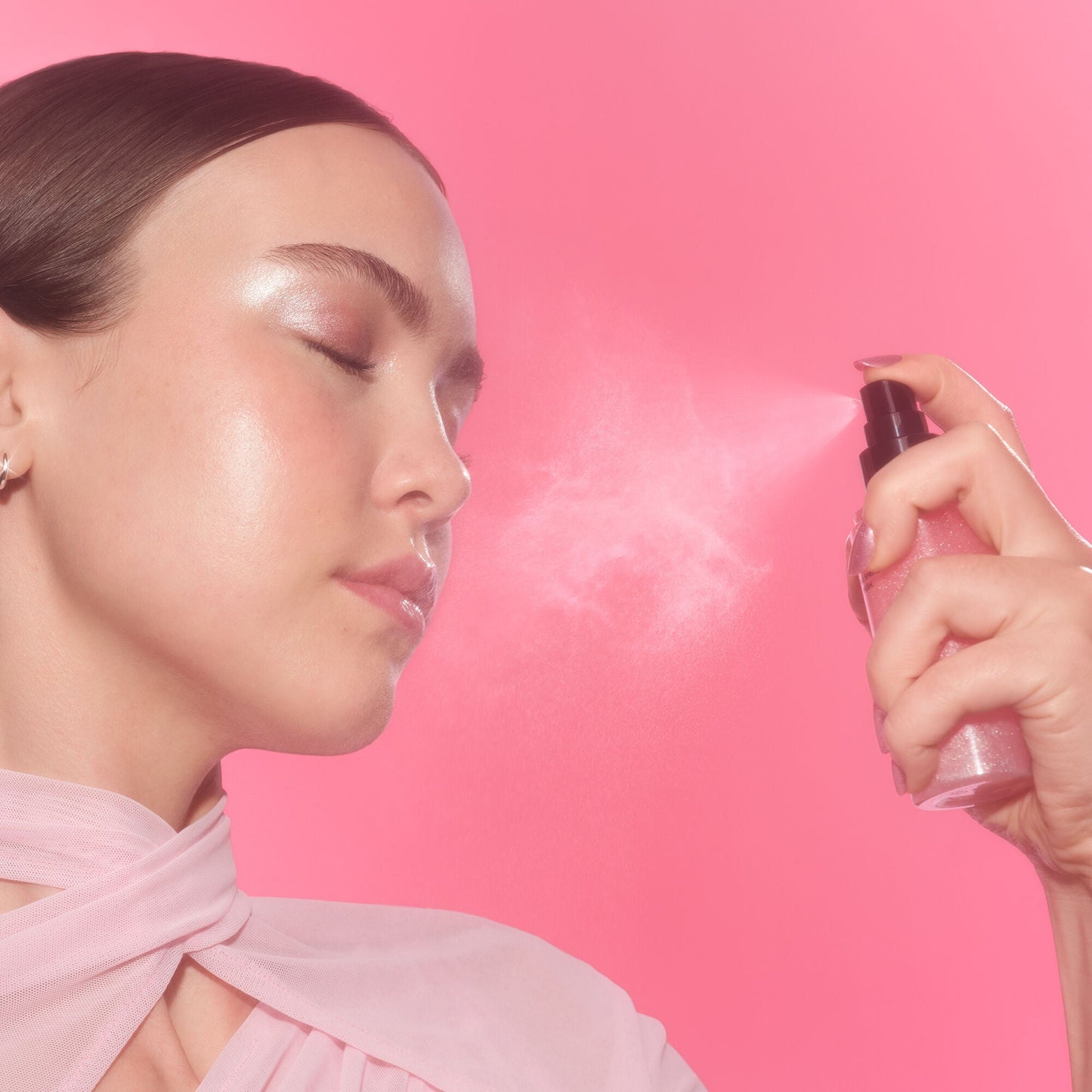 power-grip-rose-setting-spray-i4 102225_Haley_PG_Pink_App_038_v3_RGB_IGF_afa202e0-e395-4ab2-8641-8545bdabb8f6.jpg