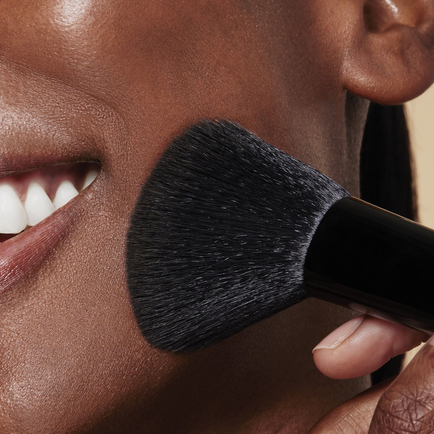 full-face-and-eye-makeup-brush-set-with-travel-case-i2 84674_FULL_FACE_EYE_BRUSH_SET_POWDER_BRUSH_DJ_0118.jpg